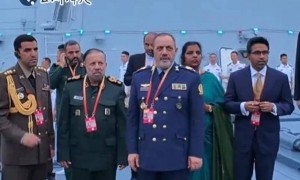 收到国内一噩耗！人在中国的伊朗防长，站在中国武器面前驻足良久