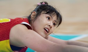李月汝首发砍10分15板 篮板创WNBA生涯新高