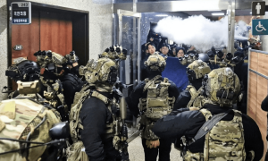 韩总统上任第一天就急电军中高层，48万士兵做出选择，李在明拒绝步尹锡悦后尘！
