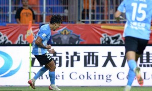 中超-马镇失误送大礼奥斯卡扳平救主 玉昆主场1-1英博