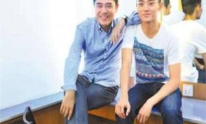 69岁陈宝国状态曝光，脖子缩短走路拖腿，身形消瘦，让人不敢认
