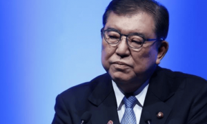 中国双航母首次合围！日本从来没见过这阵仗，紧急找上中国要说法