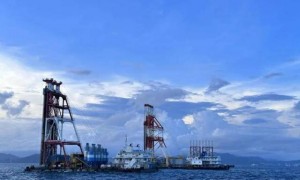 小漠国际物流港防波堤浅海取芯技术取得新突破